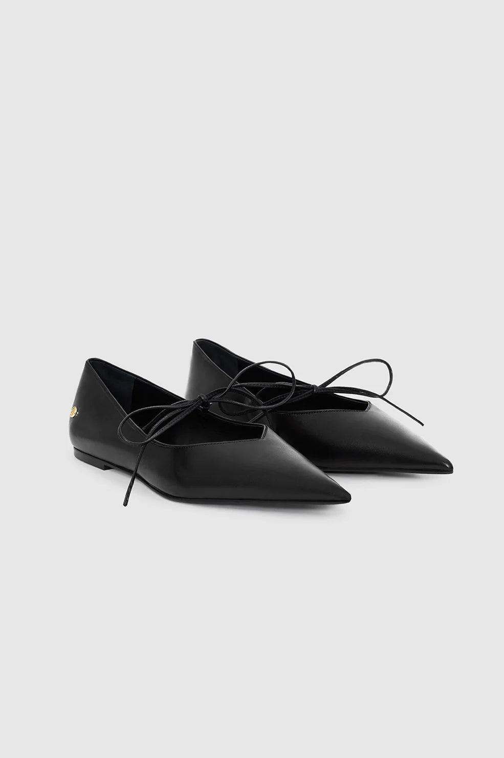 Nikki Flats in Black