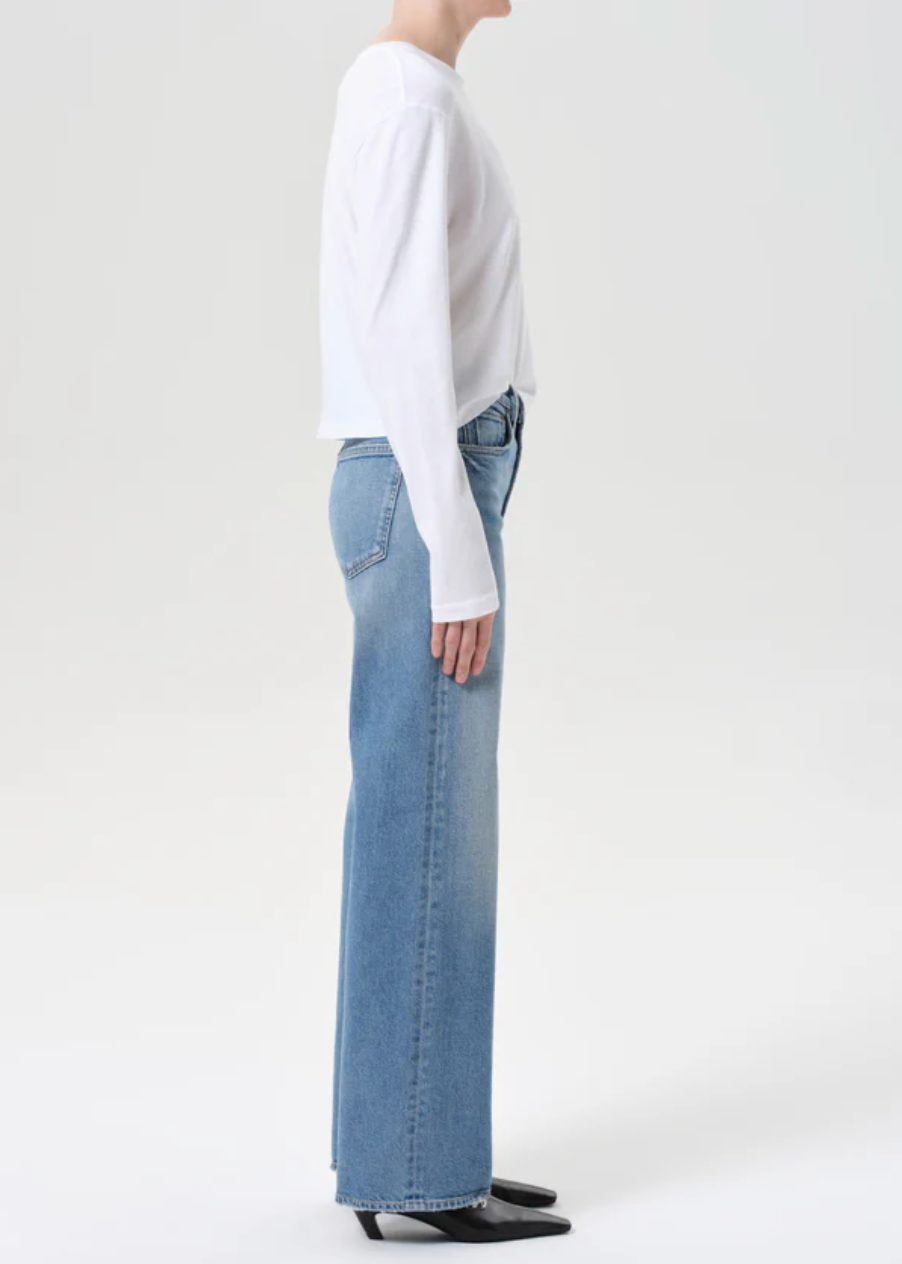 Harper Straight Jean (Stretch) in Forum