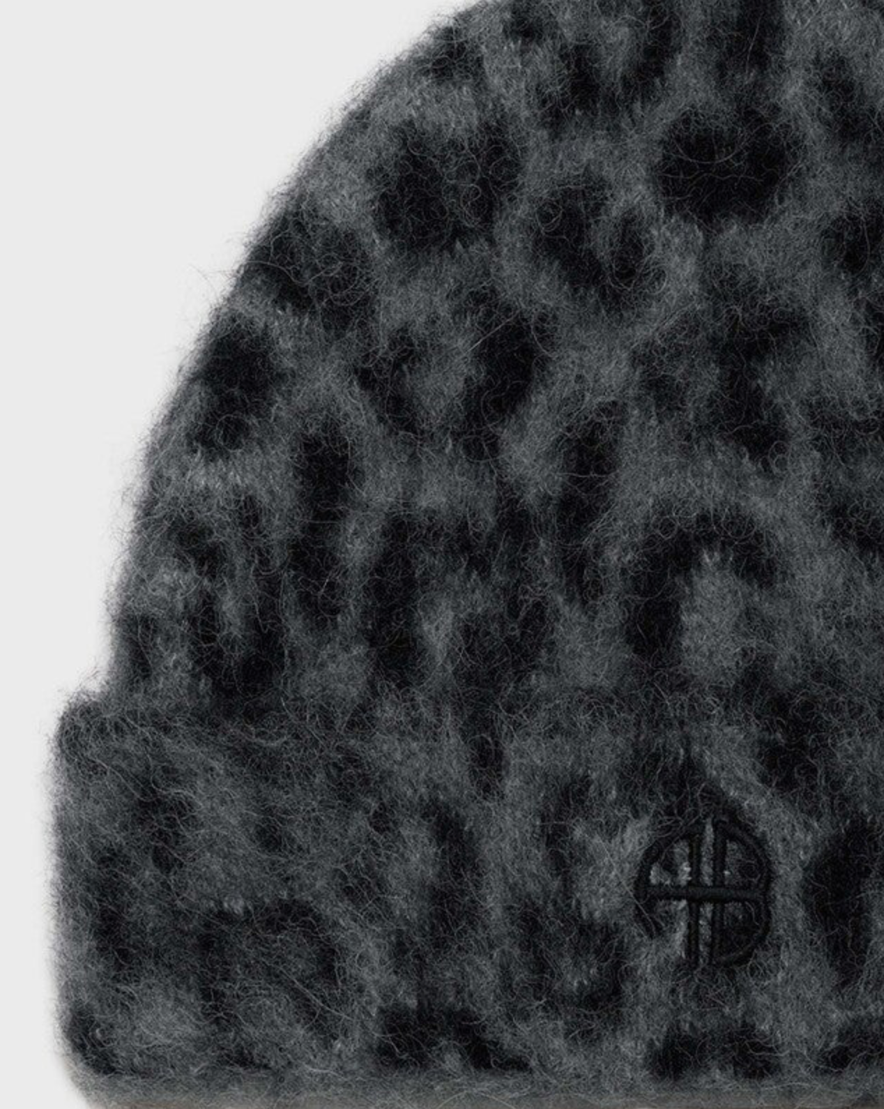 Elia Beanie in Grey Leopard