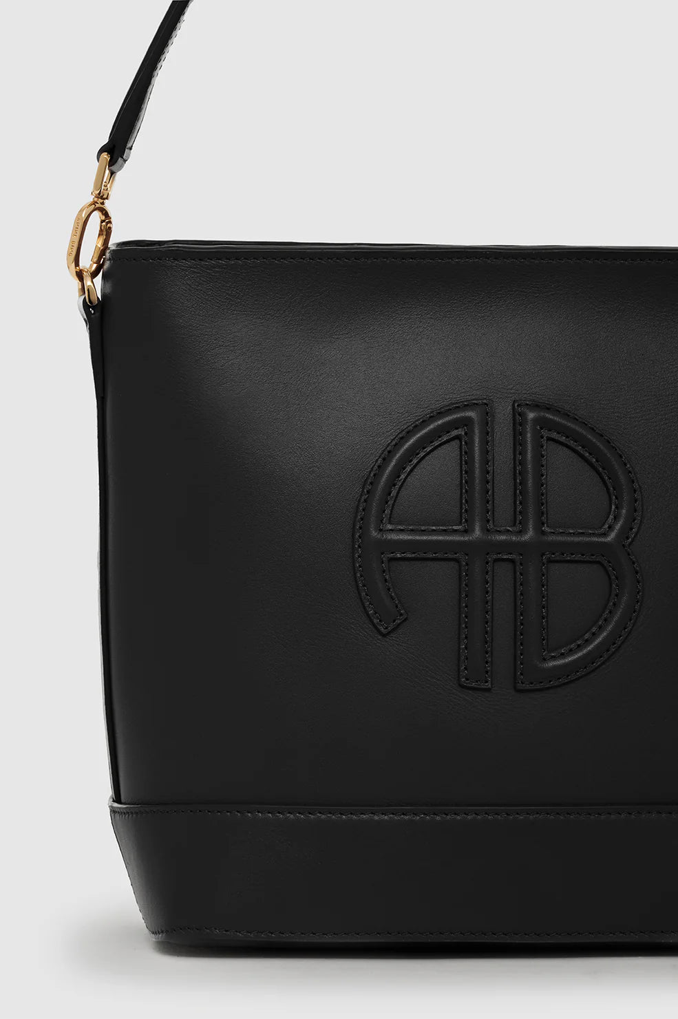 Lili Bucket Bag in Black