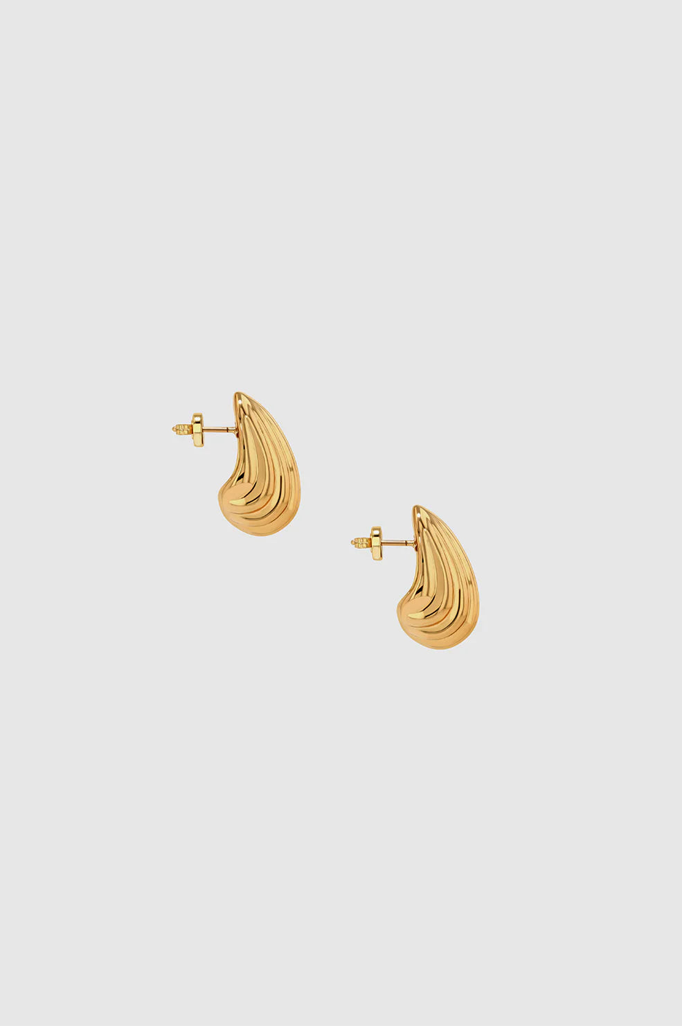 Small Ribbed Drop Earrings in Gold