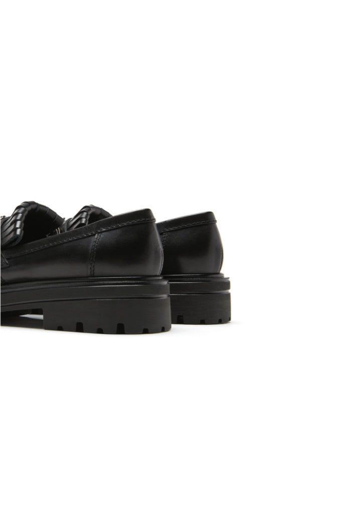 Refringe Leather Loafer in Black