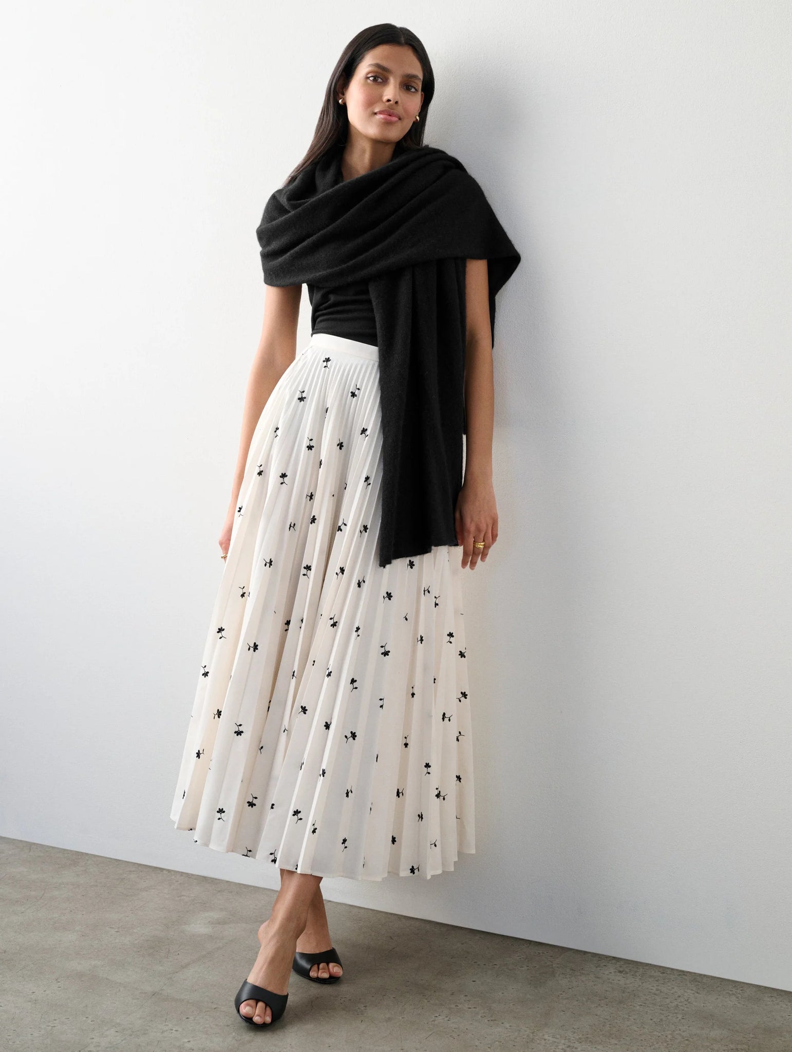 Cashmere Travel Wrap in Black