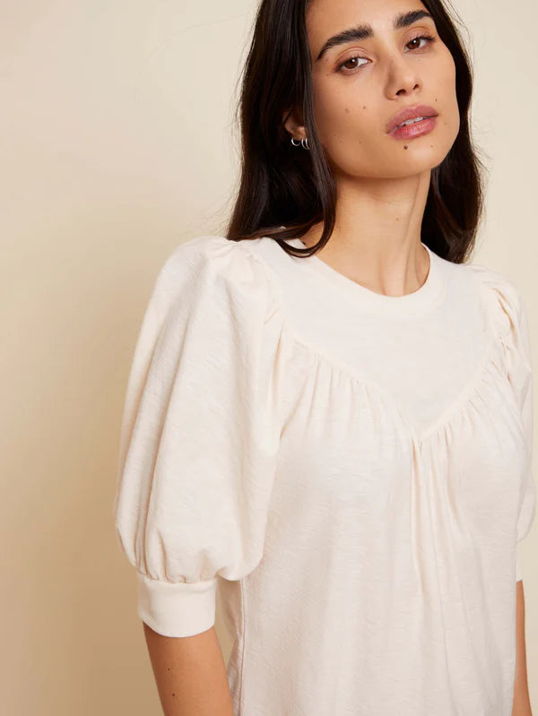 Journey Tee in Parchment
