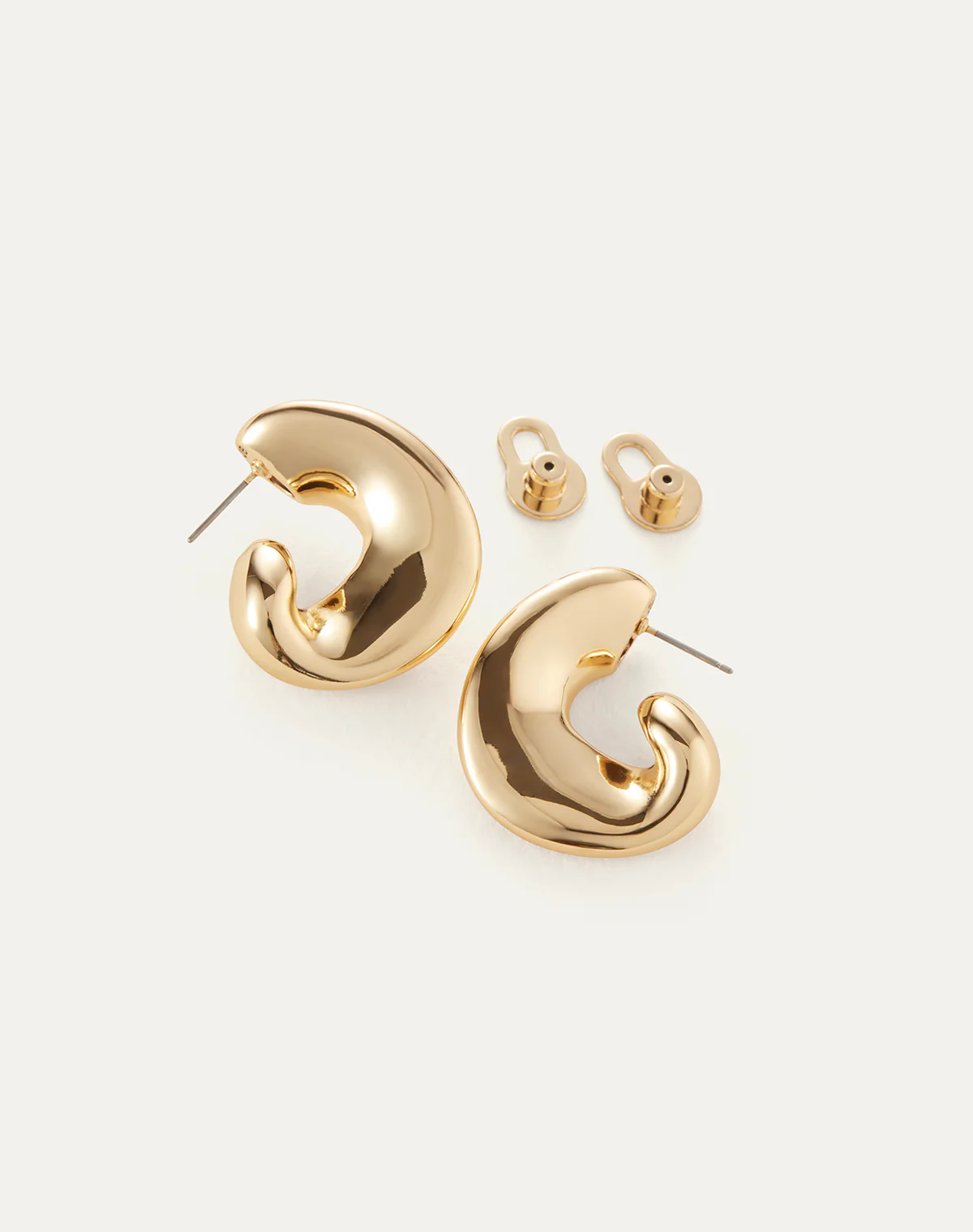 Gigi Hoop Earrings in Gold