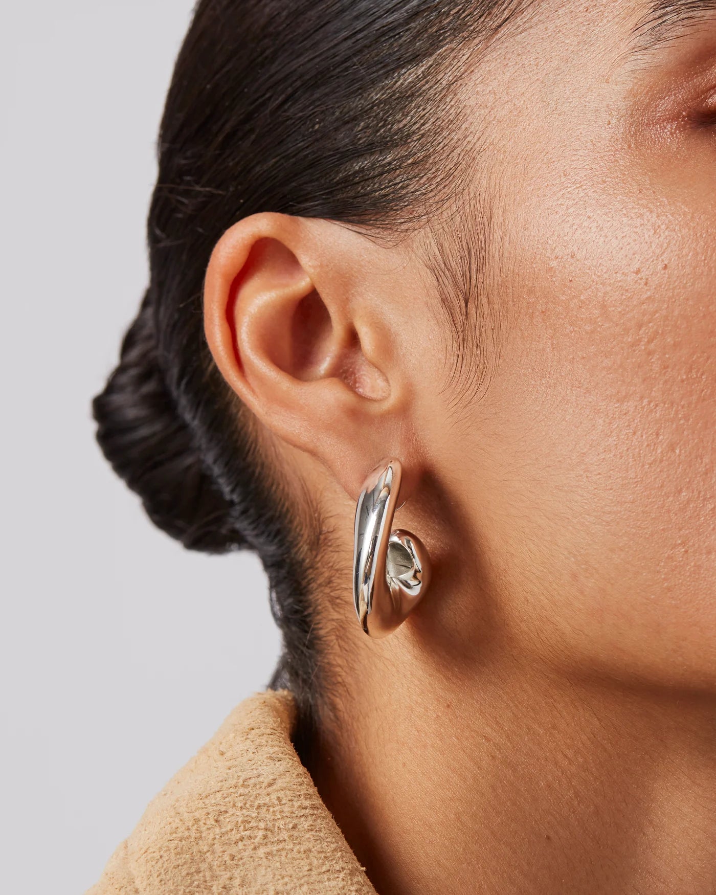 Gigi Hoop Earrings in Silver