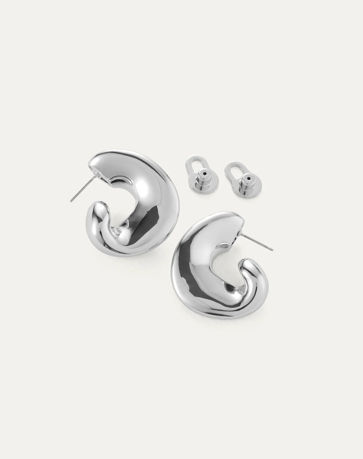 Gigi Hoop Earrings in Silver