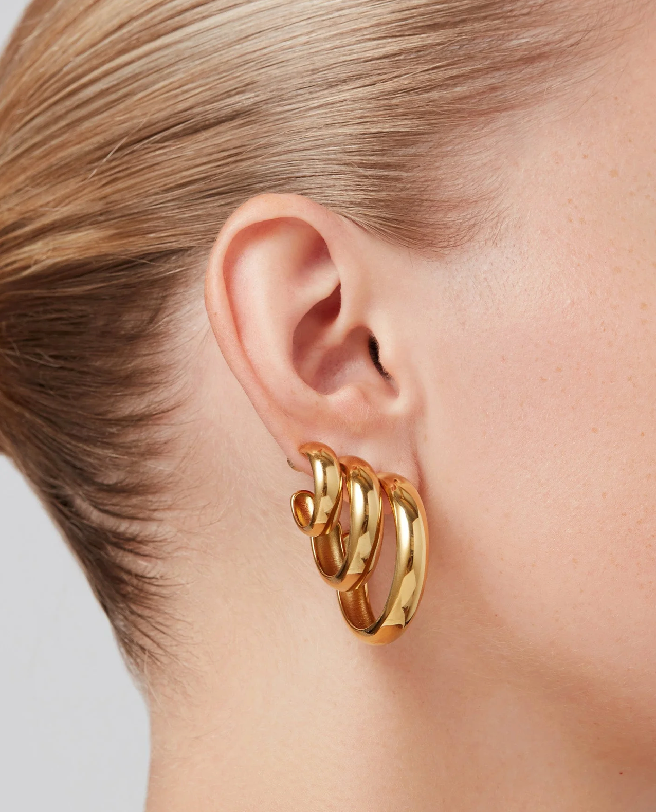 Staple Hoops Medium in Gold