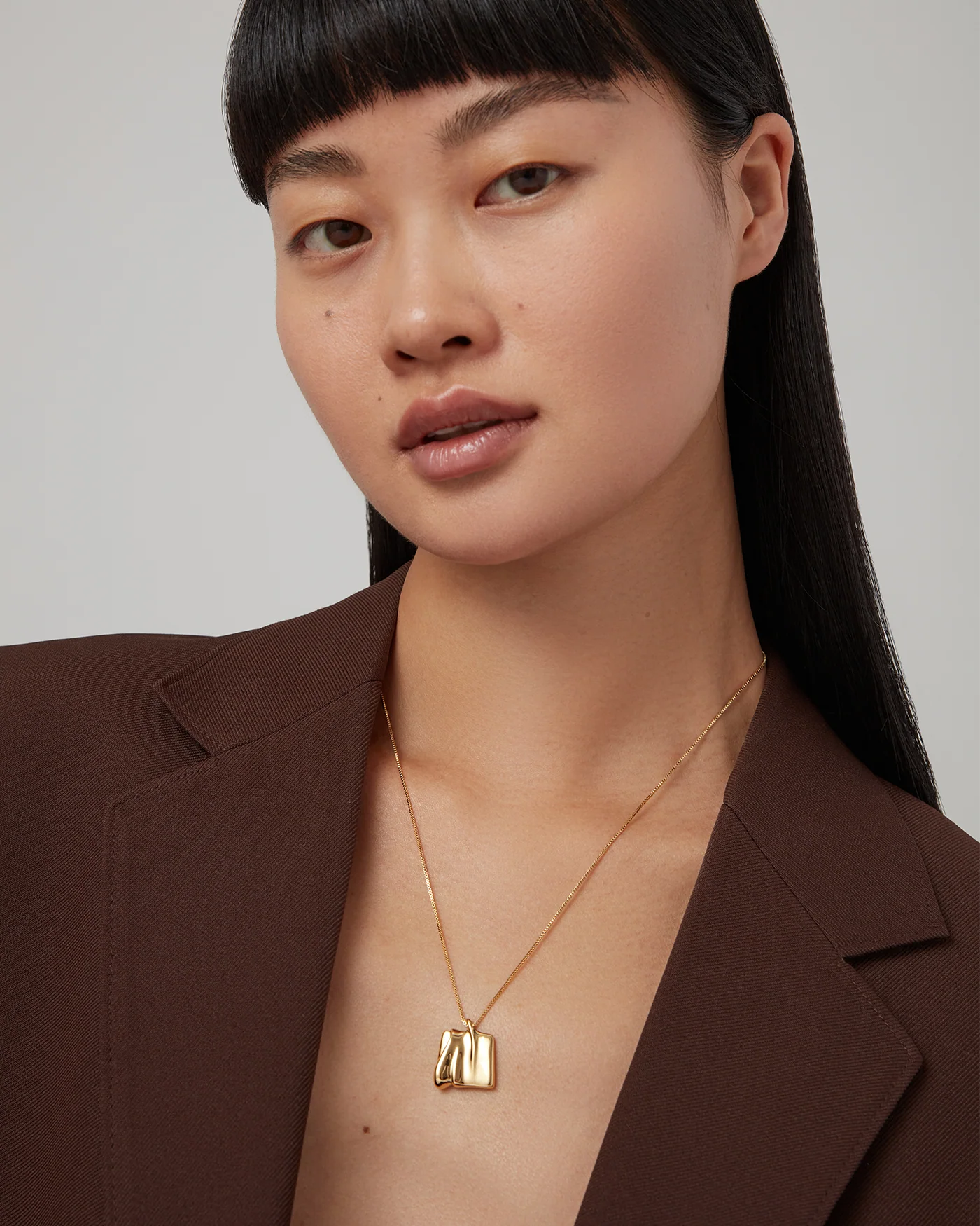 Sundra Pendant Necklace in Gold