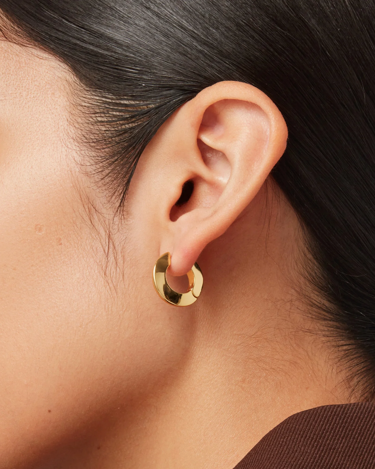 Toni Hinged Hoops Small in Gold