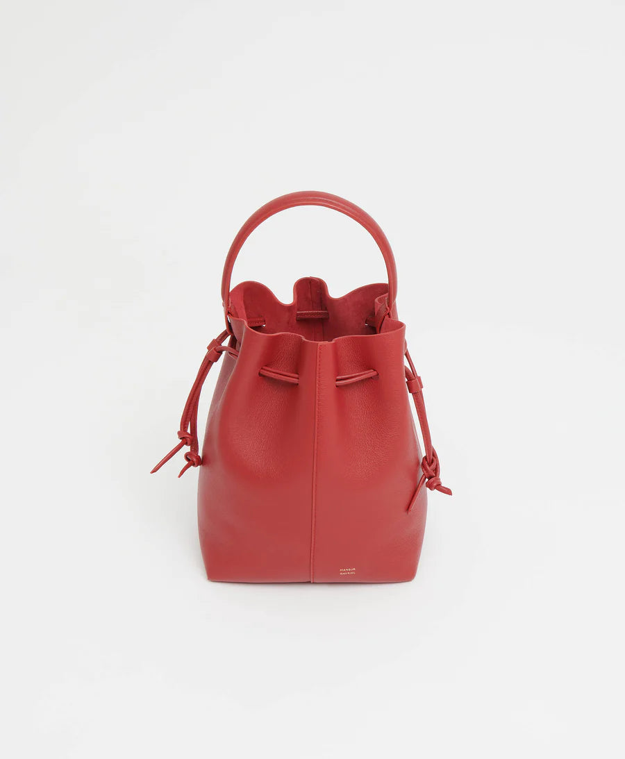 Dea Bucket in Flamma