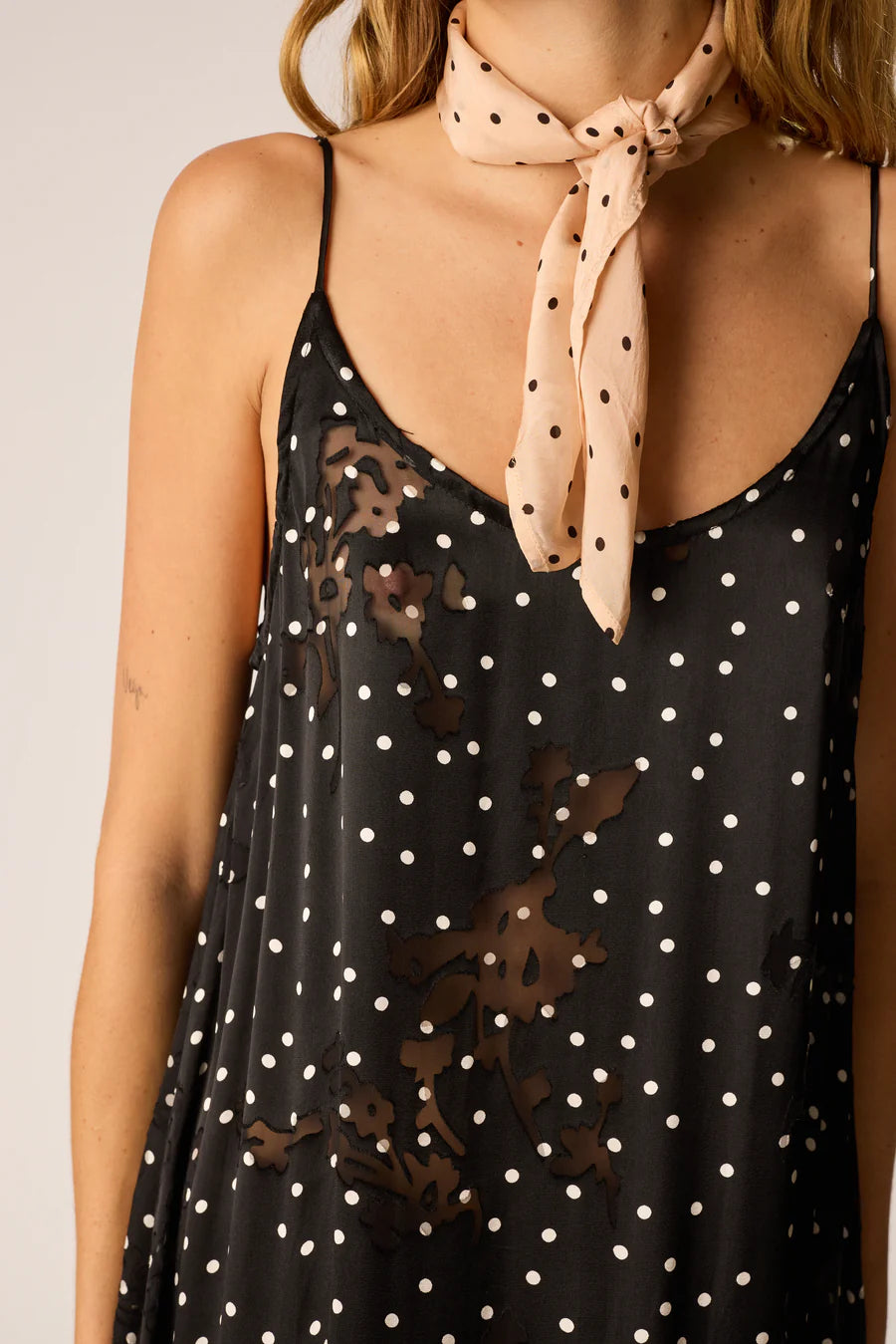 Square Scarf in Polka Dot Creama