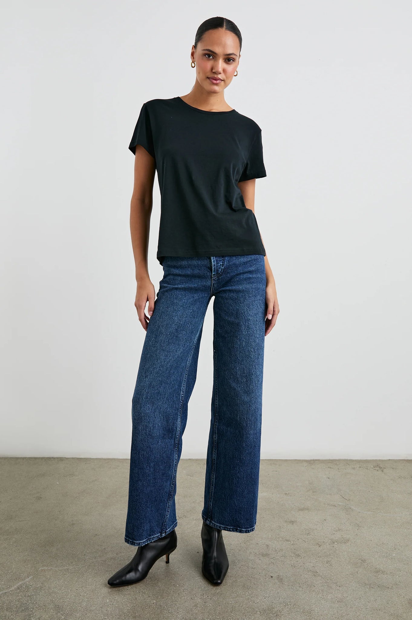 Classic Crew Neck T-Shirt in Black