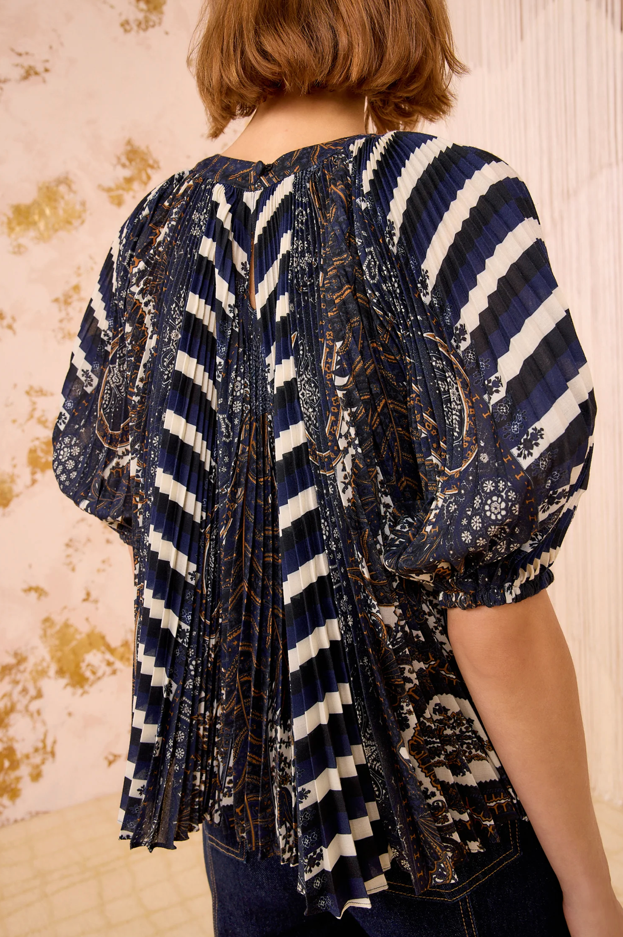 Dafne Pleated Short Sleeve Blouse in Eclipse