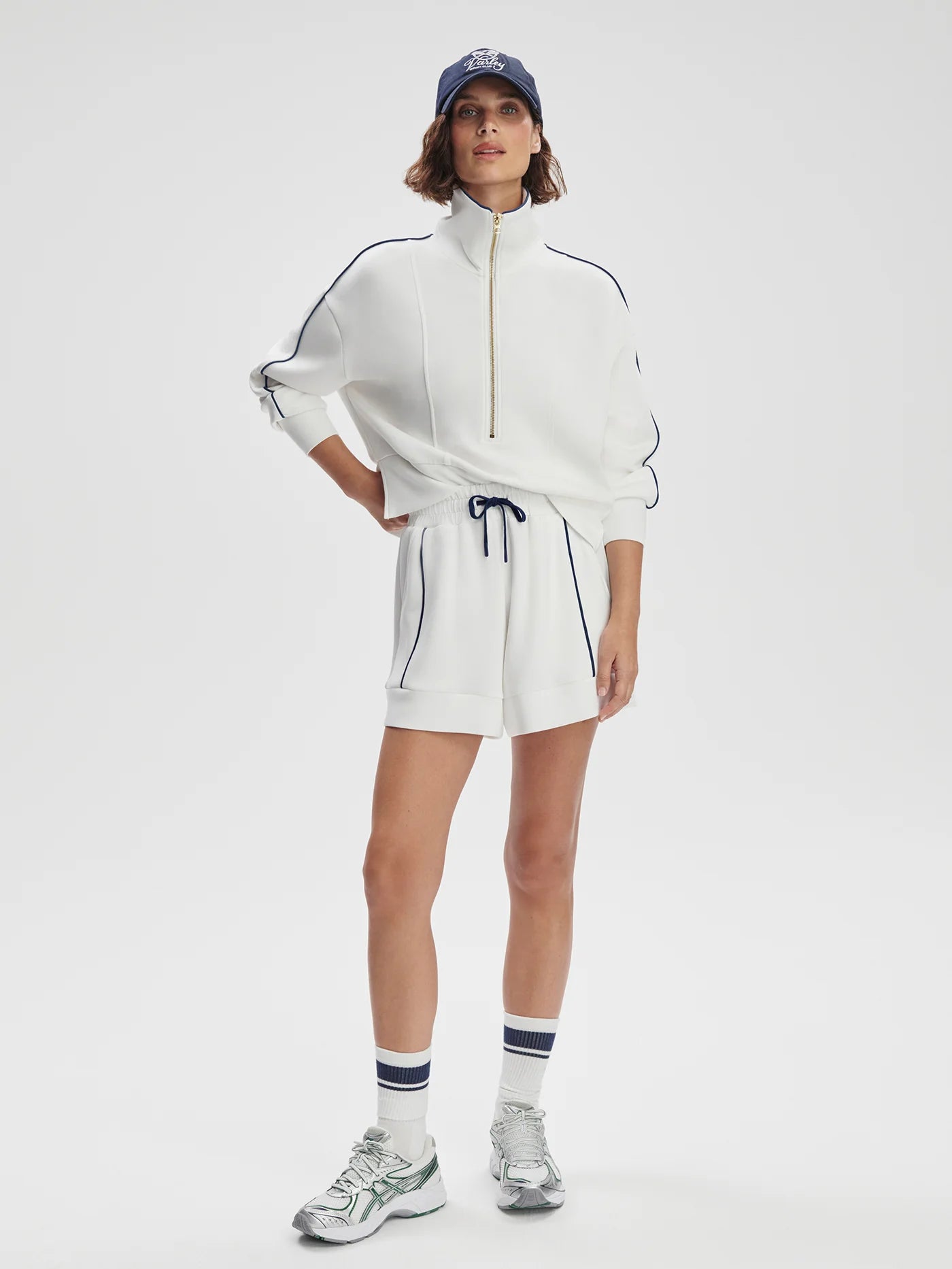 Barnes High-Rise Short 4.5" in White/Navy
