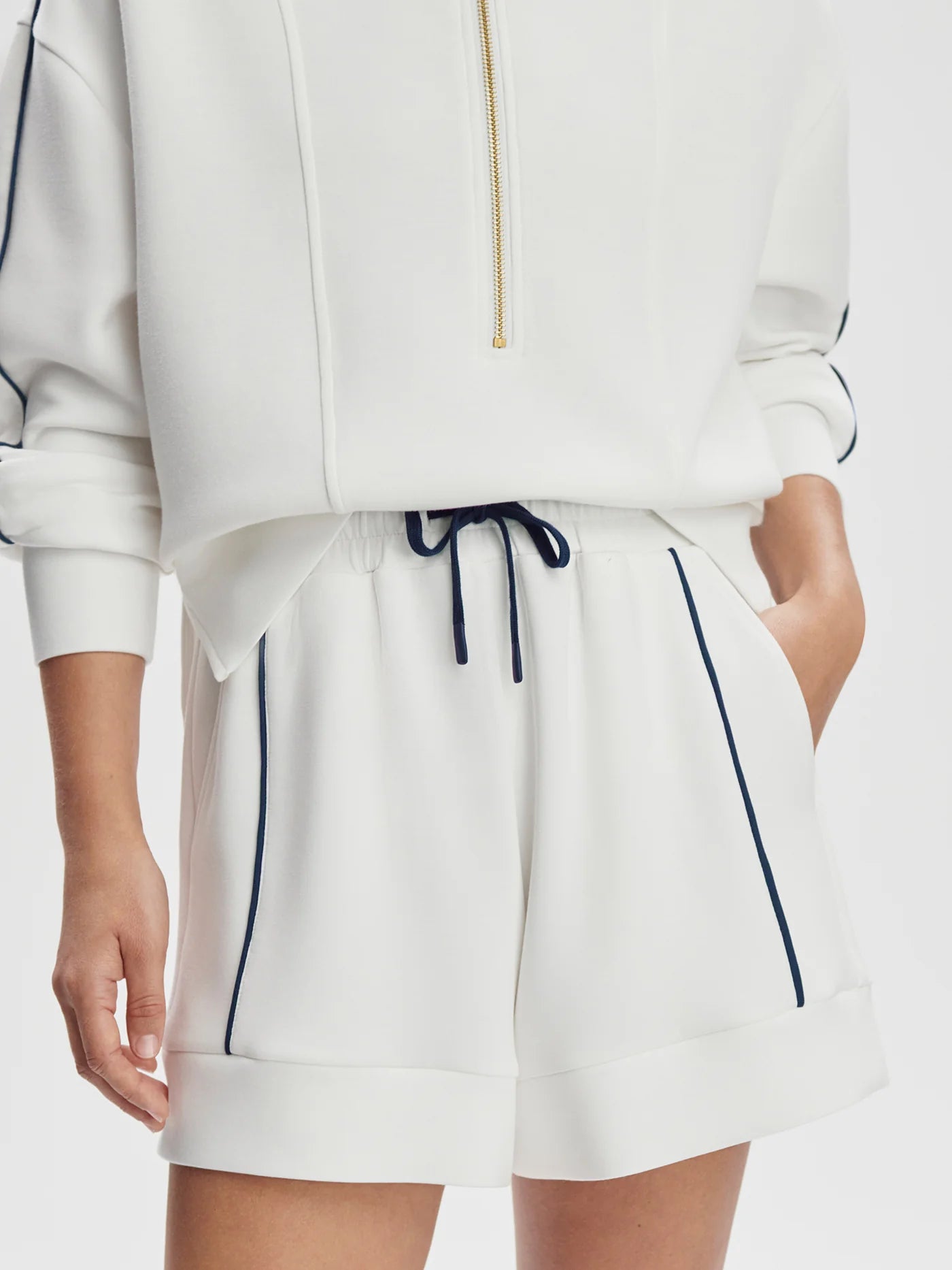 Barnes High-Rise Short 4.5" in White/Navy