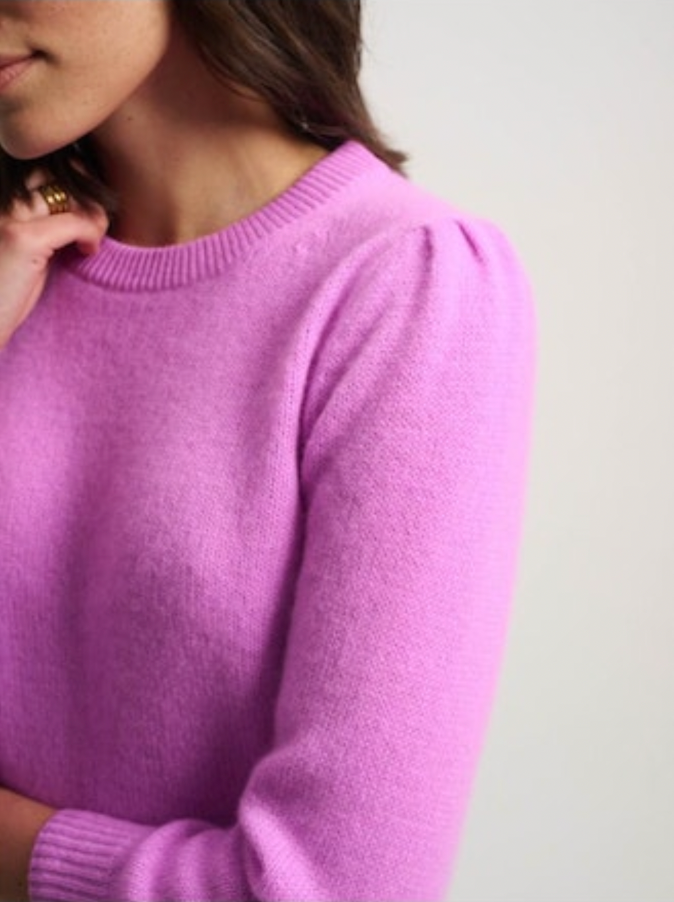 Cashmere Featherweight Puff Sleeve Crewneck in Neon Mauve