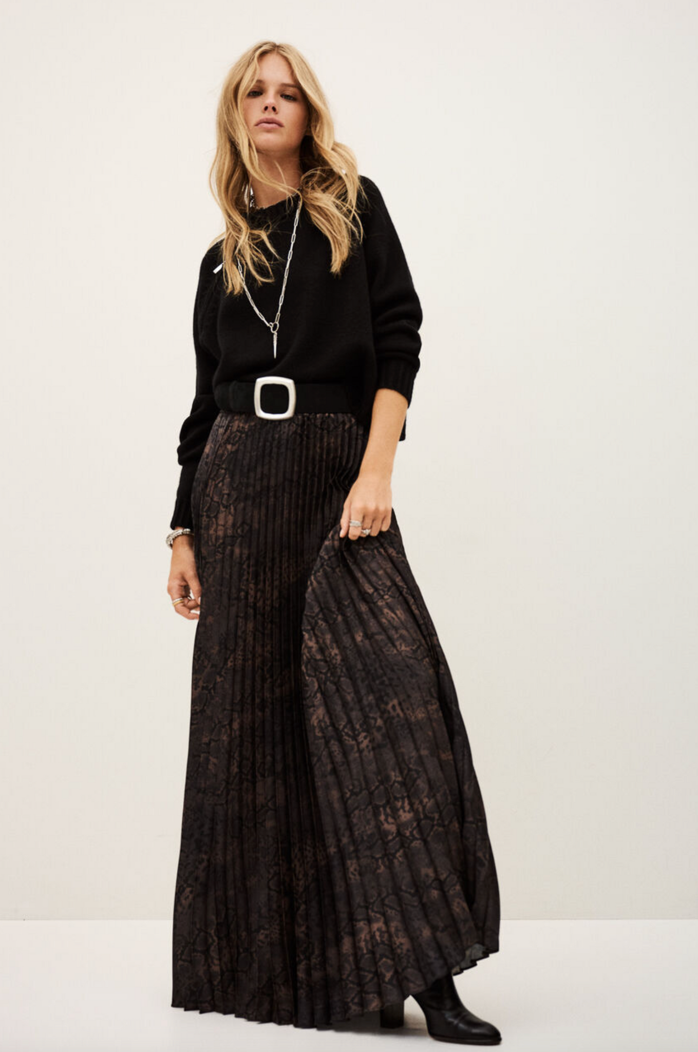 Howie Pleated Skirt. Marron