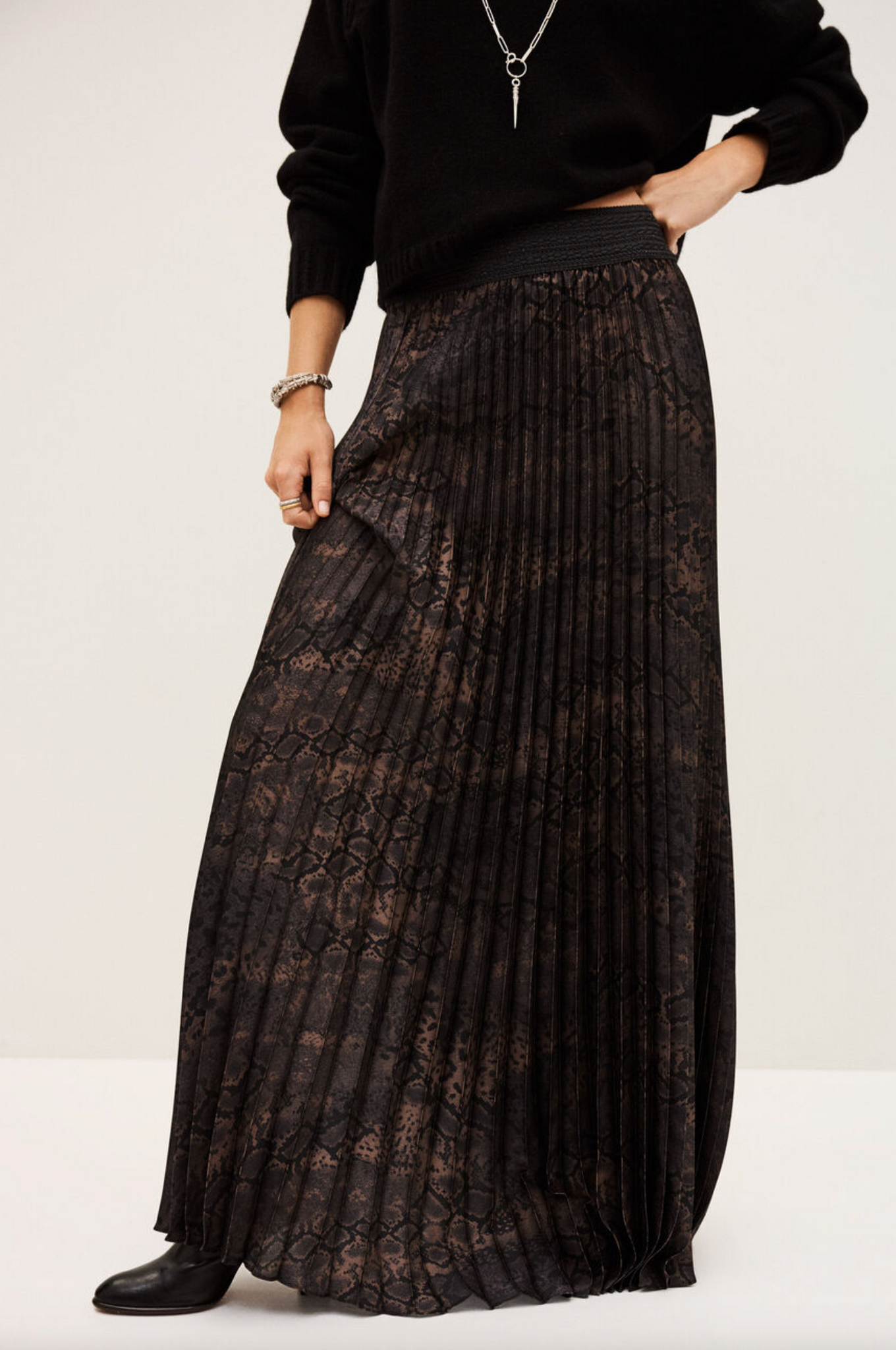 Howie Pleated Skirt. Marron