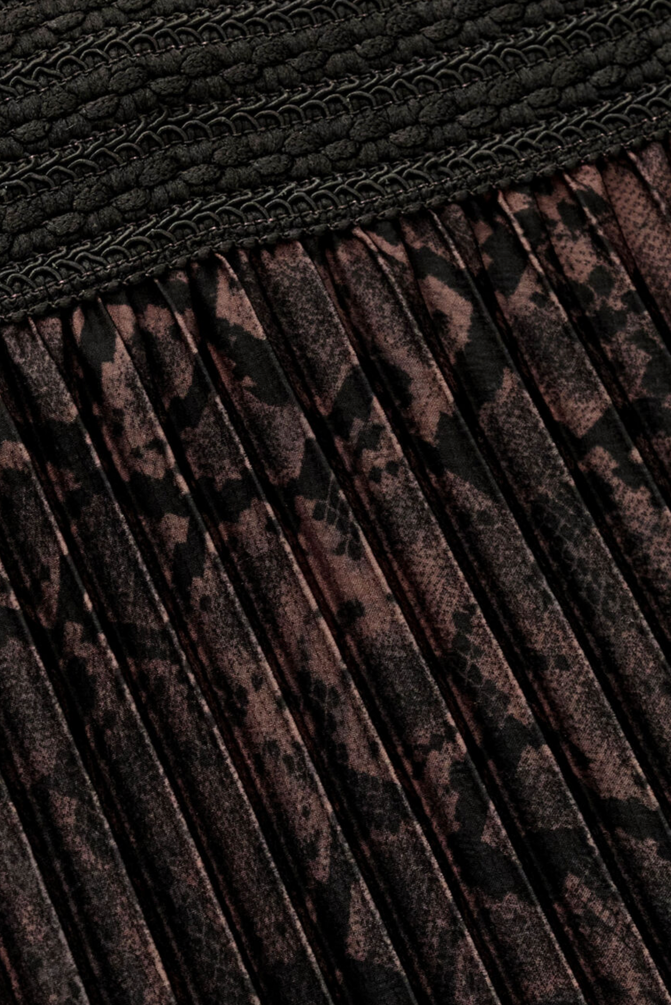 Howie Pleated Skirt. Marron