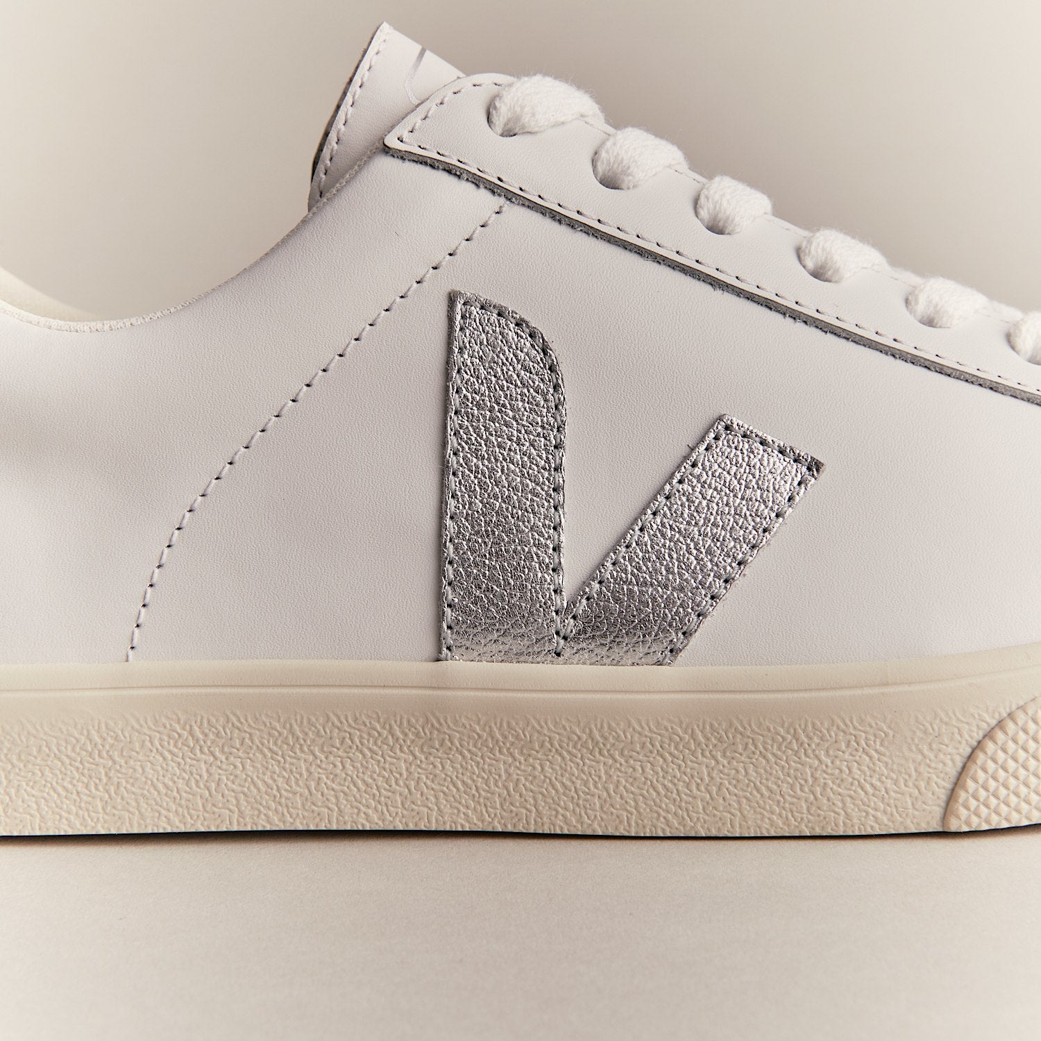 Esplar Leather White Silver