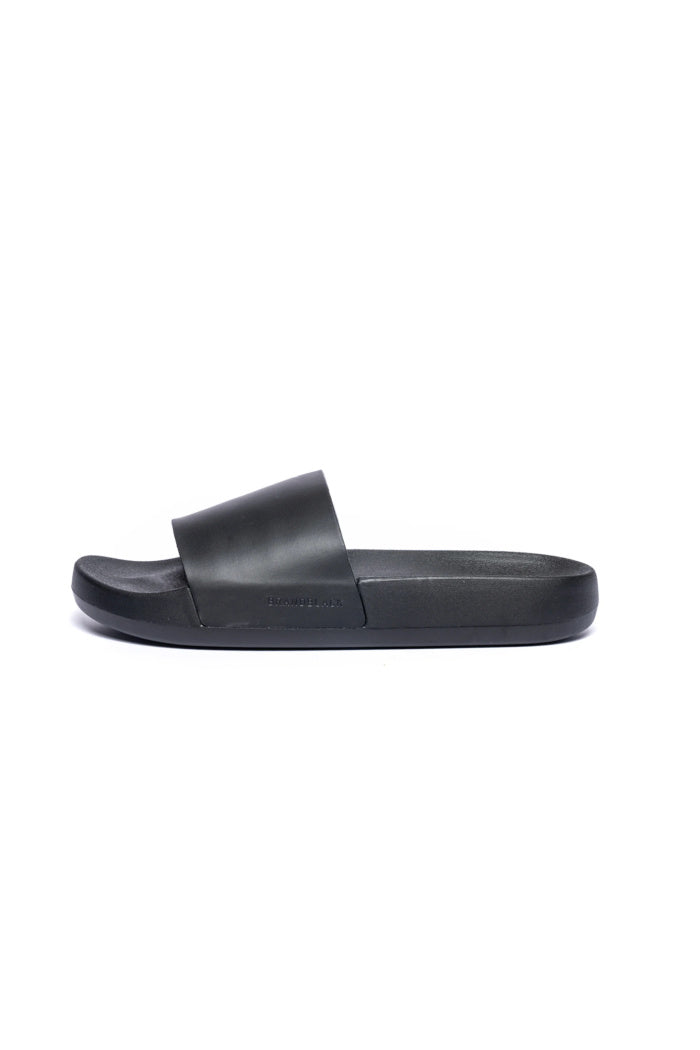 Kashiba-Lux Slides in Basic Black