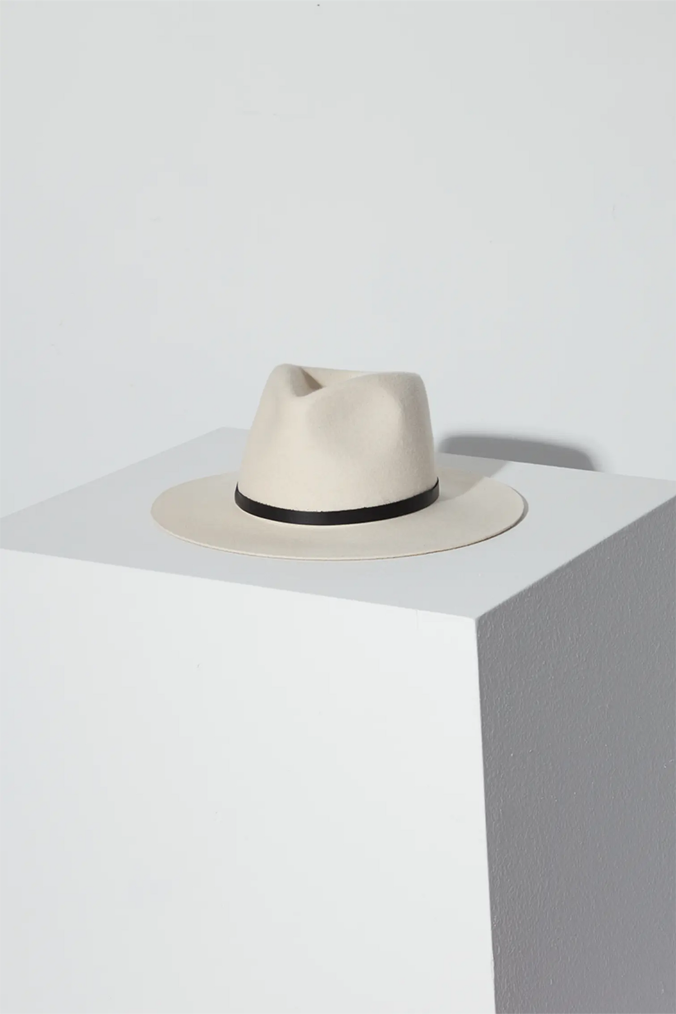 Luca Packable Hat in Creme