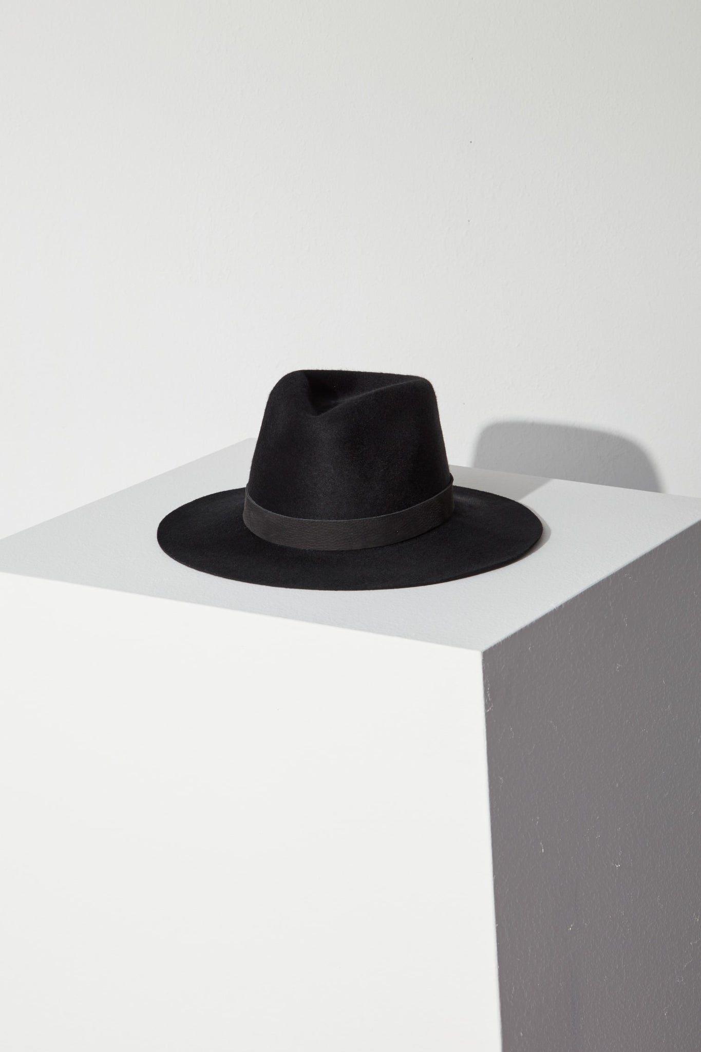 Luca Packable Hat in Black
