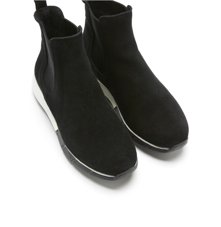 Newport in Black
