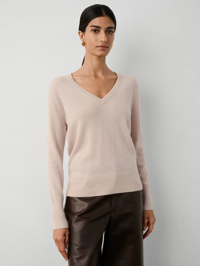 Essential Cashmere V Neck in Sand Wisp Heather