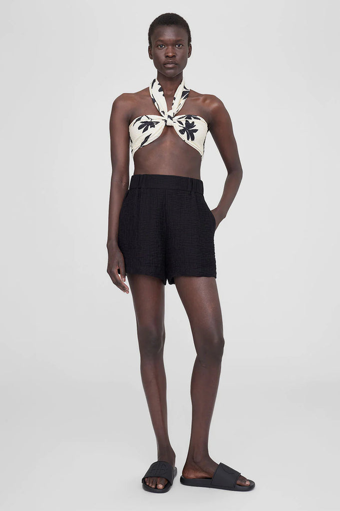 Koa Short in Black