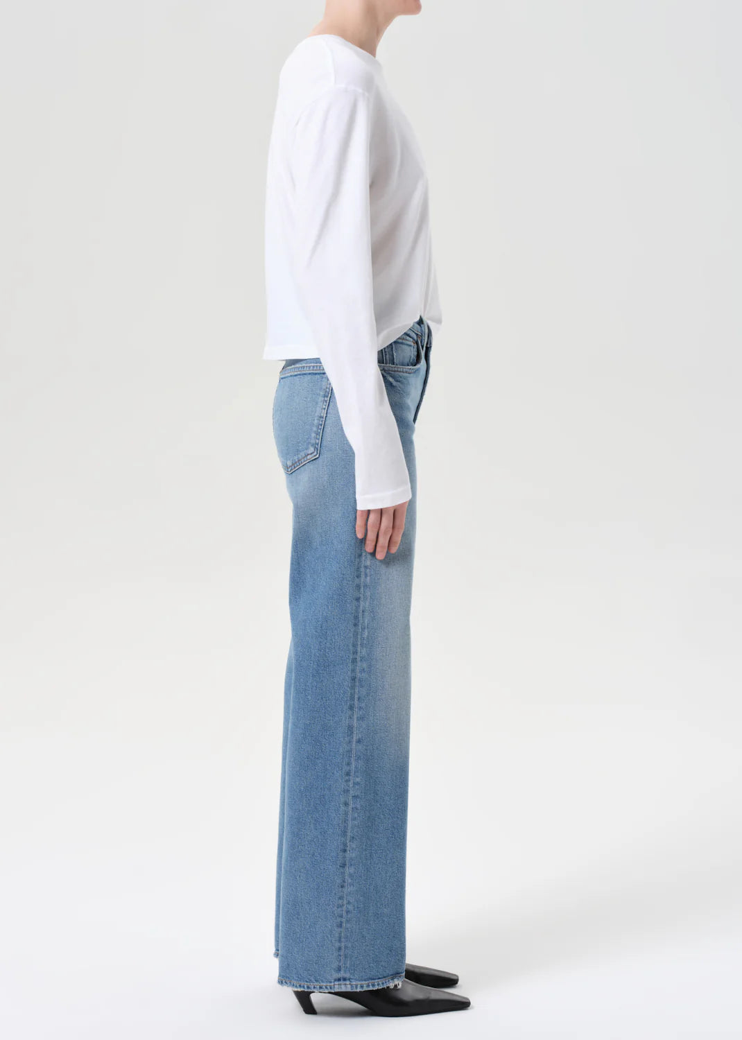 Harper Straight Jean (Stretch) in Forum