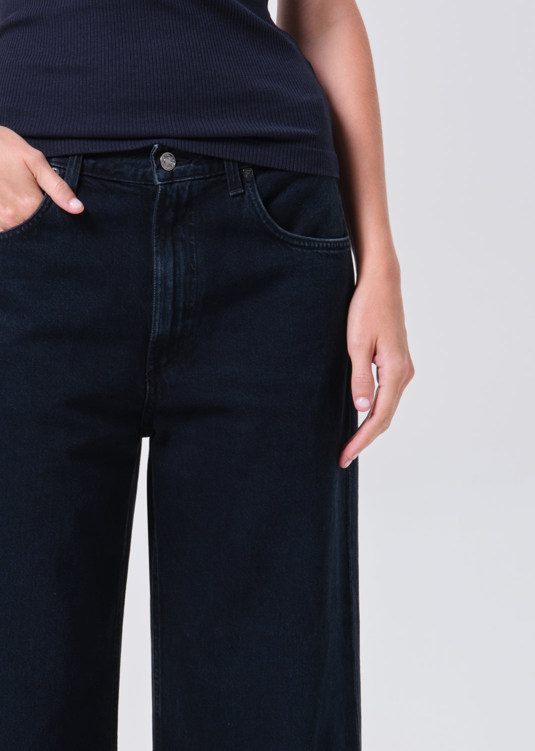 Low Curve Crop Jean (Weightless) in Crushed