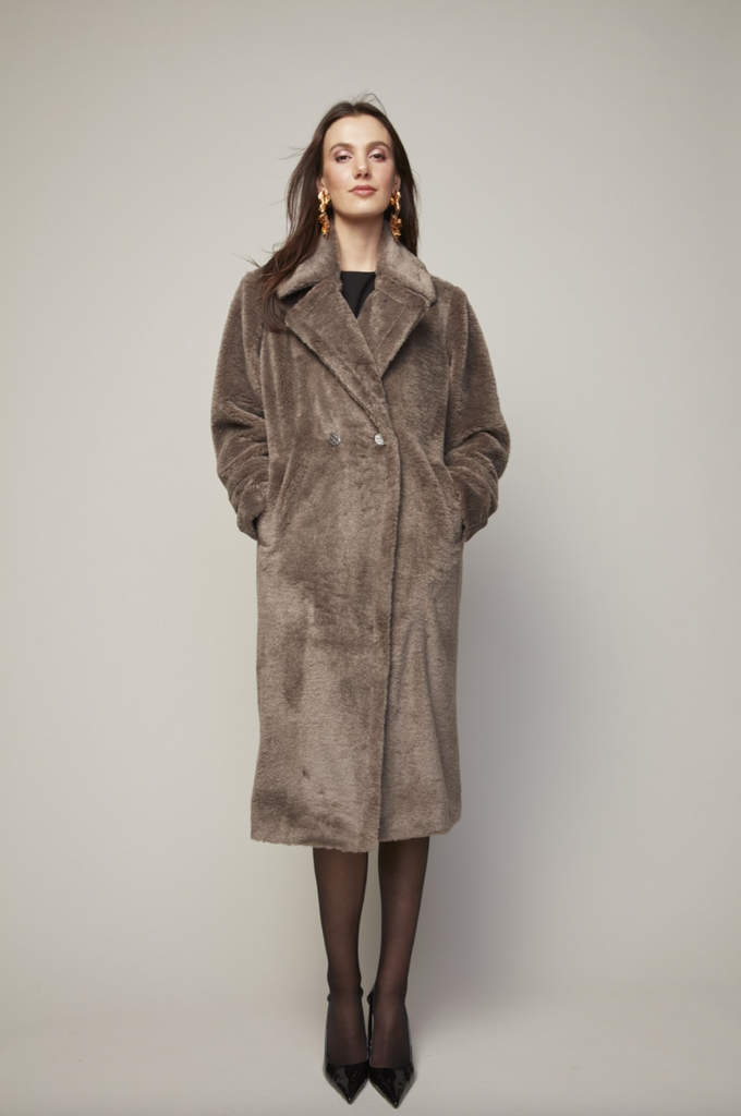 Bear Faux Fur Coat in Taupe