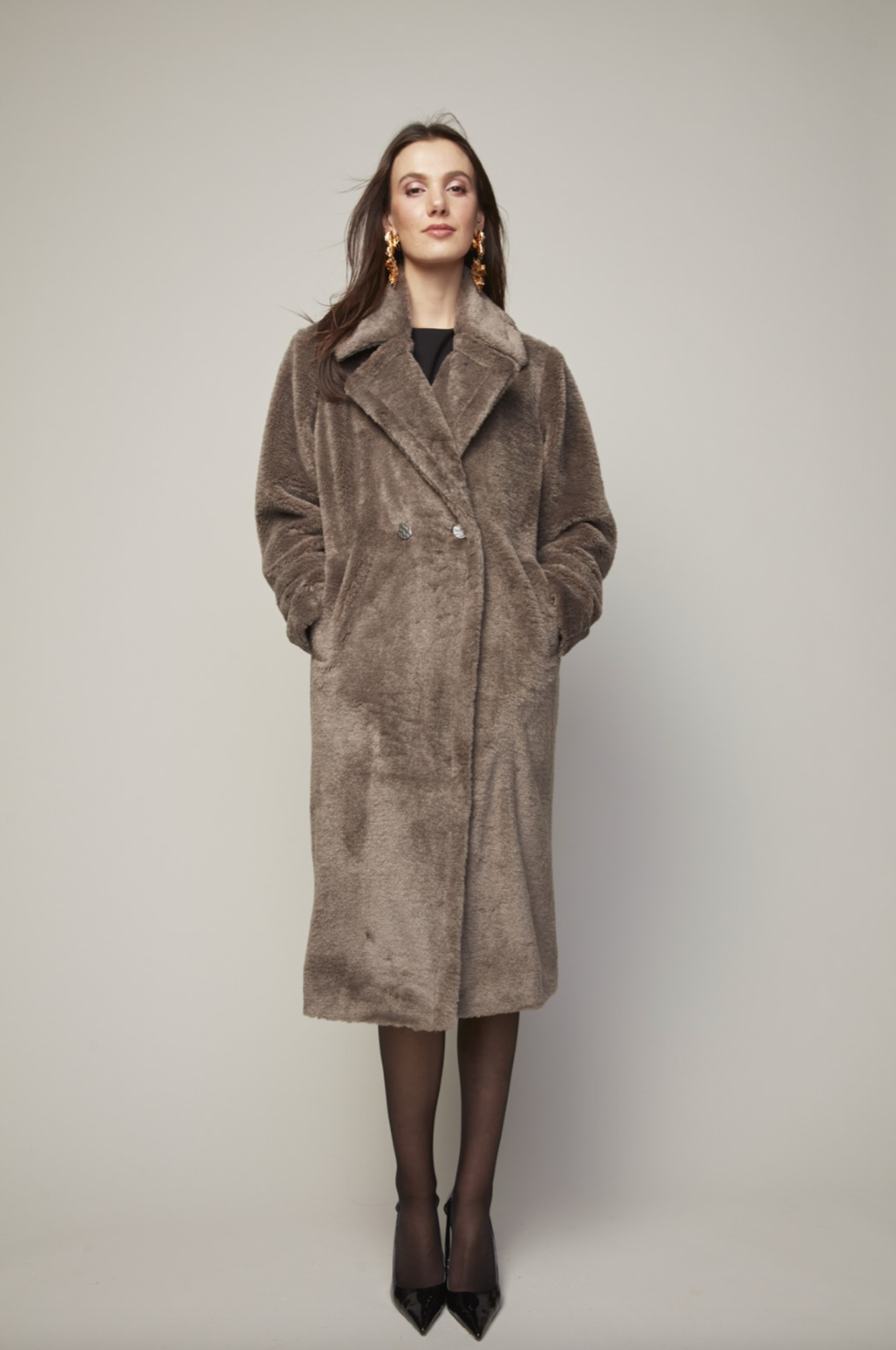 Bear Faux Fur Coat in Taupe
