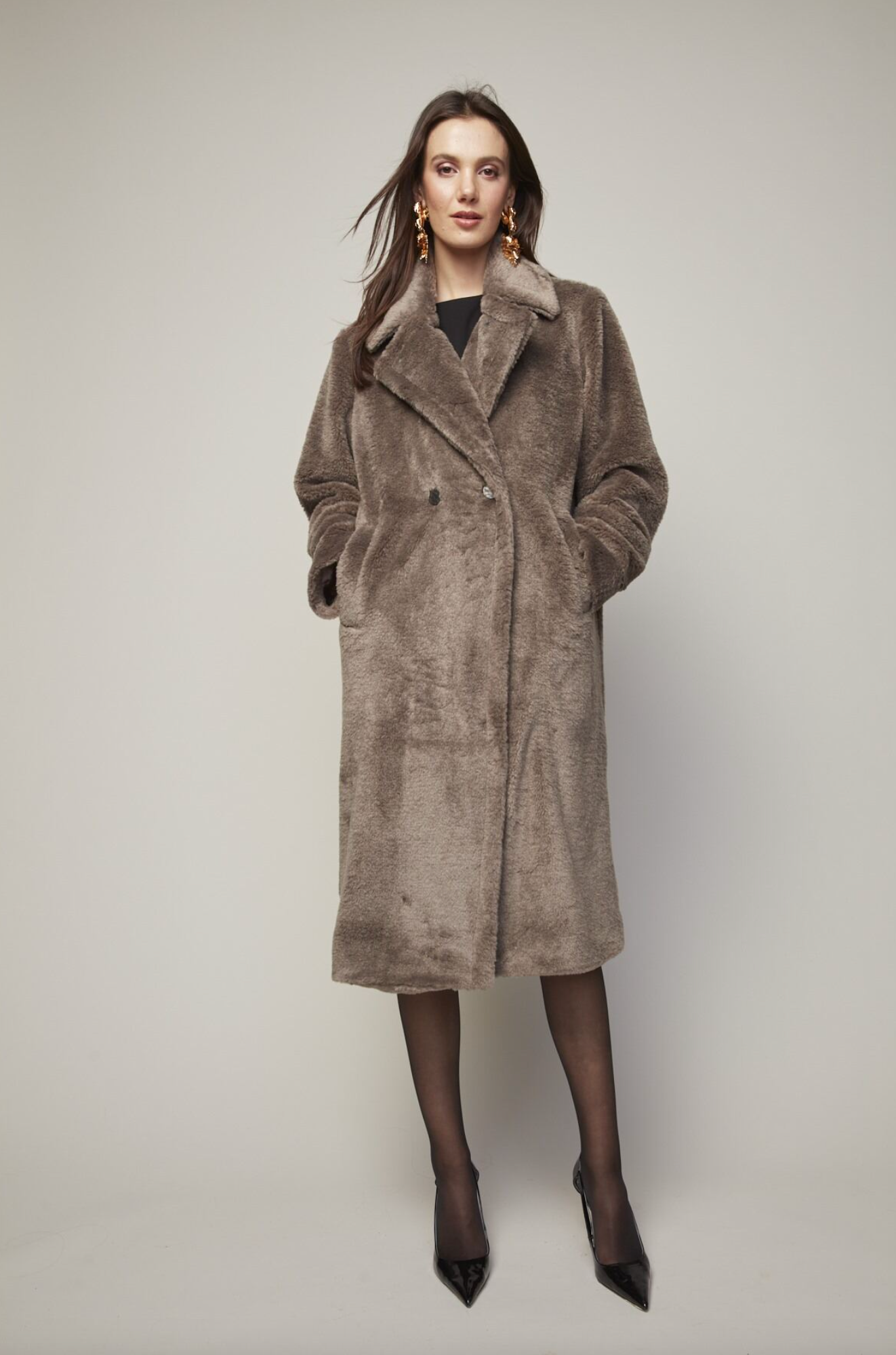 Bear Faux Fur Coat in Taupe