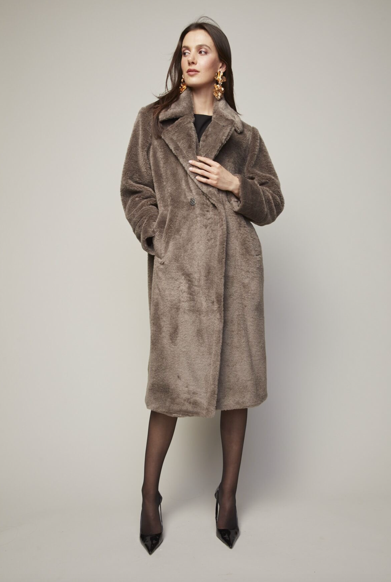 Bear Faux Fur Coat in Taupe