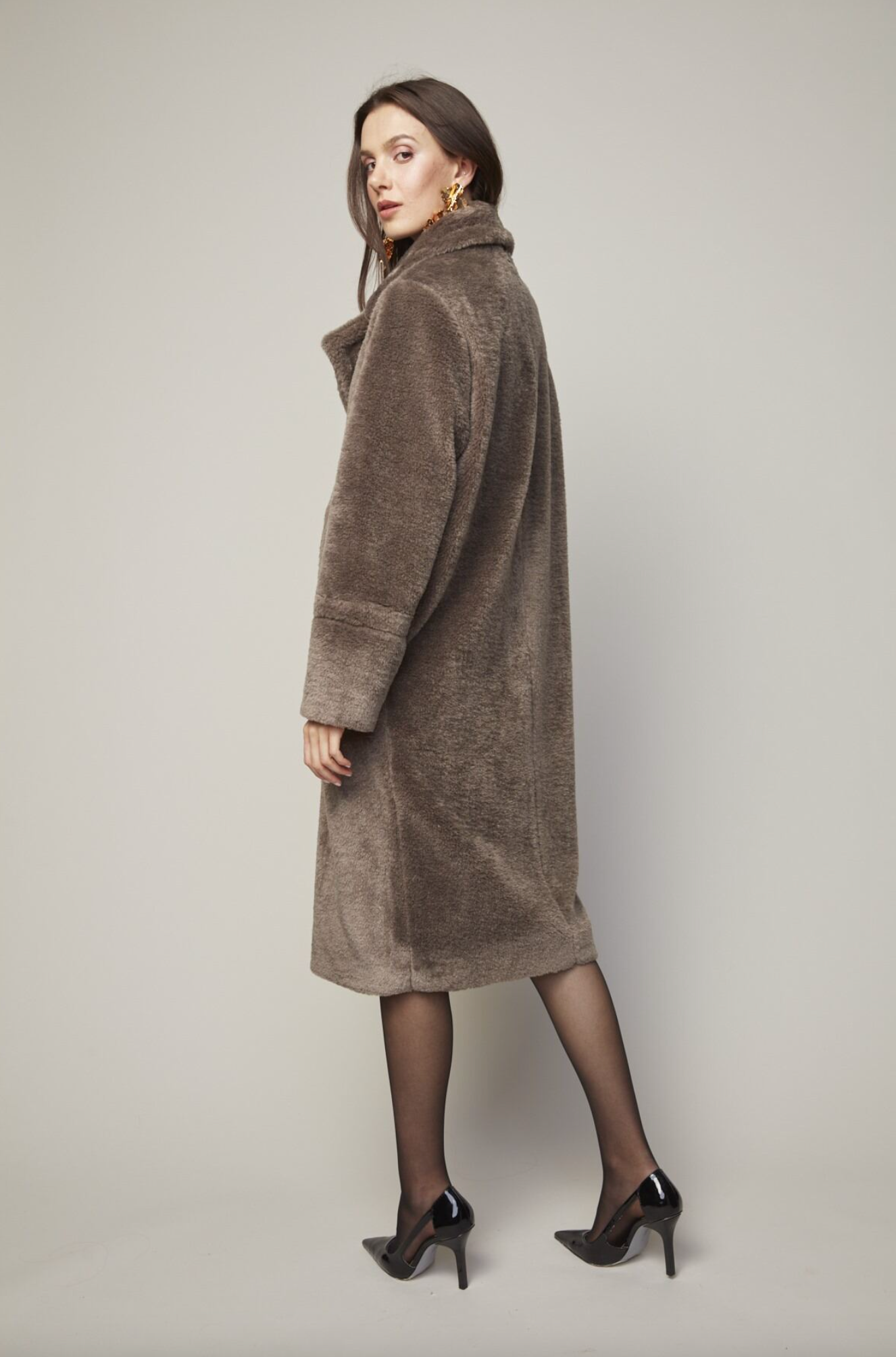 Bear Faux Fur Coat in Taupe