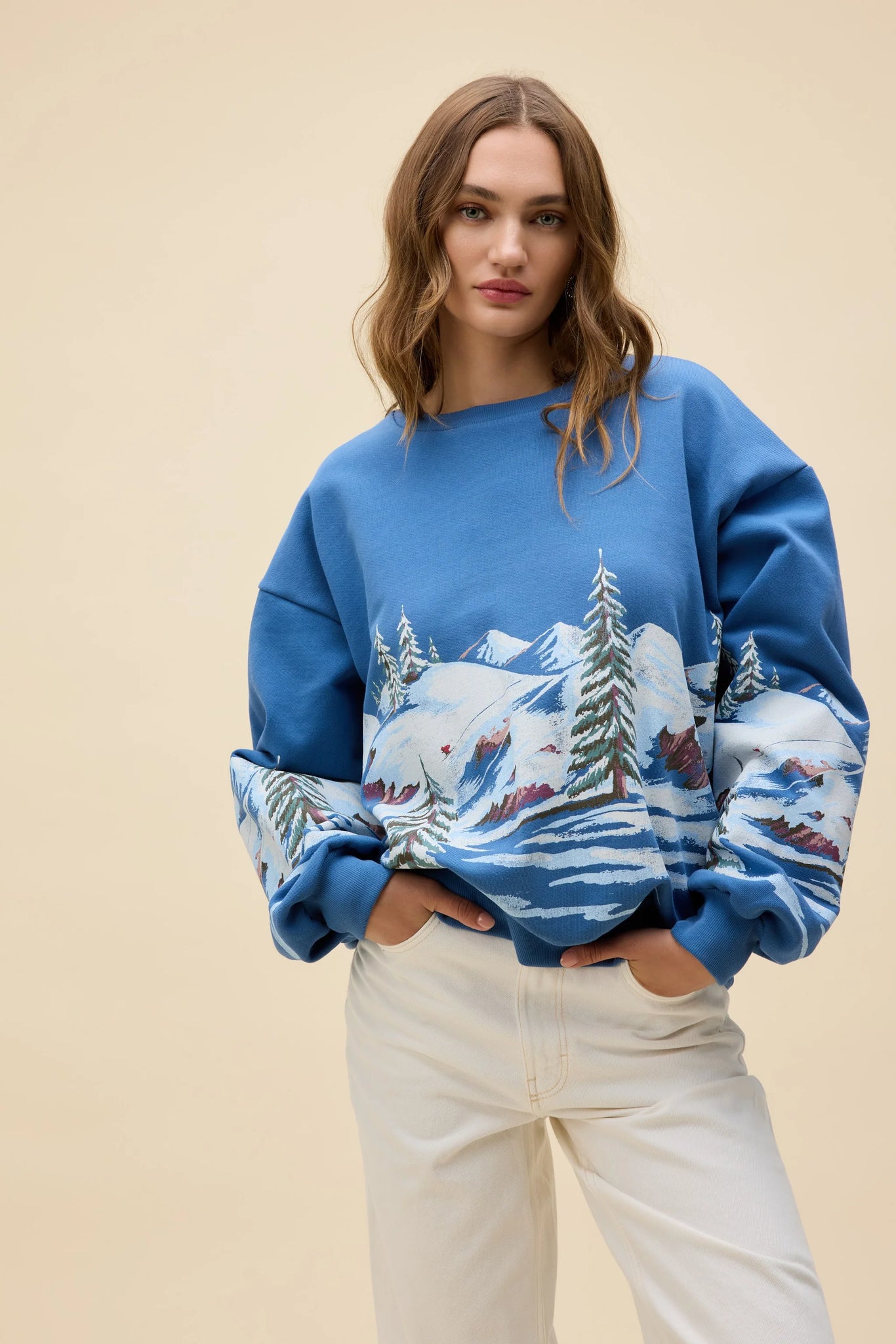 Alpine Ski Scene Oversized Crew Sweatshirt in Denim Blue