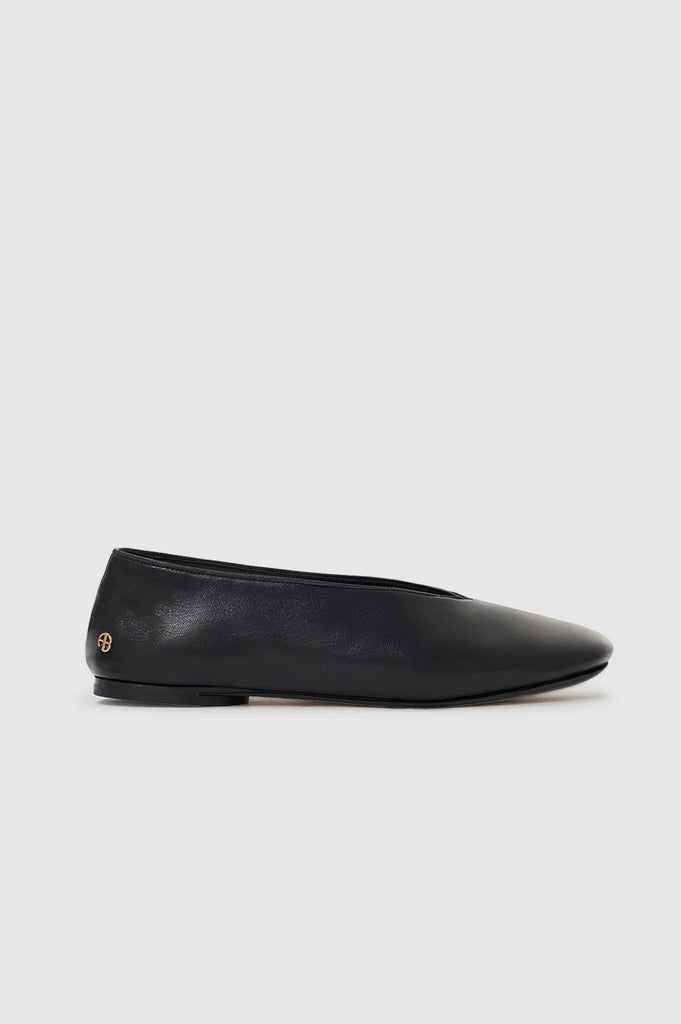 Ana Flats Smooth Leather in Black