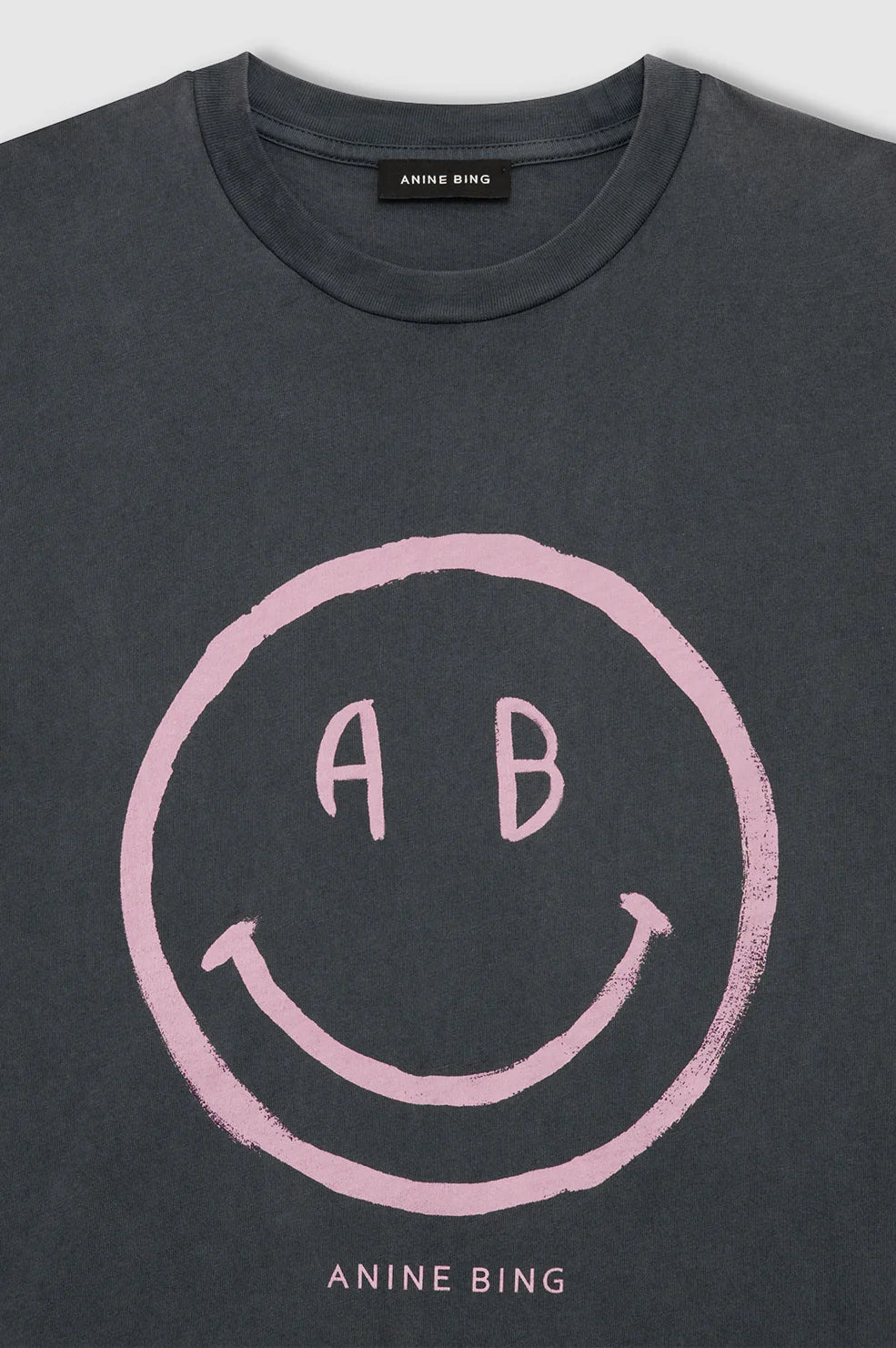 Cade Tee Smiley in Washed Grey