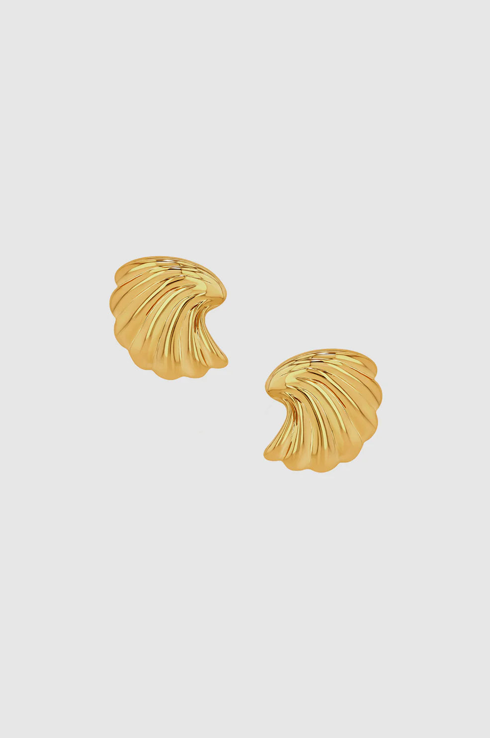 Curved Shell Earrings in Gold