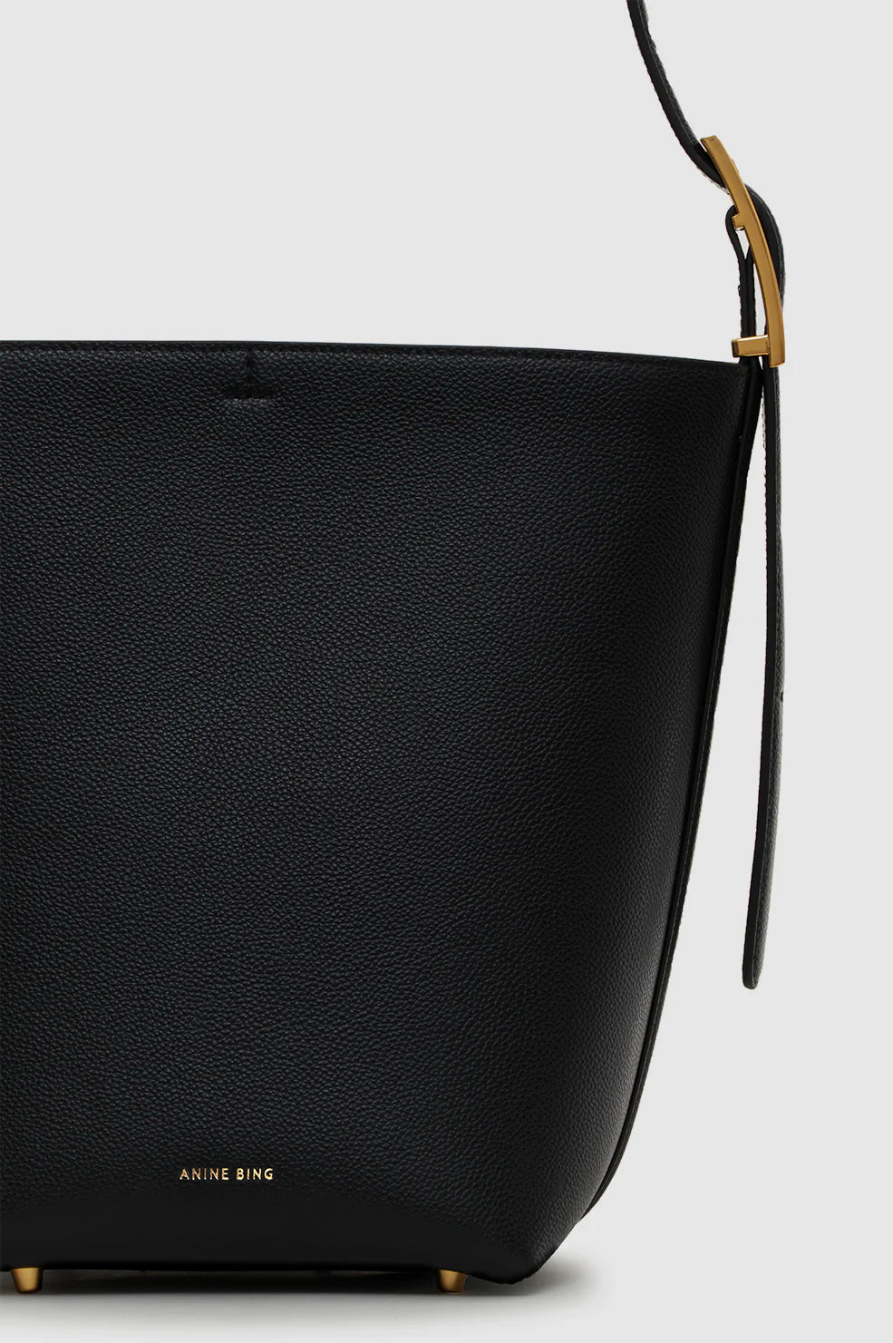 Elly Medium Bucket Bag Grained Leather in Black