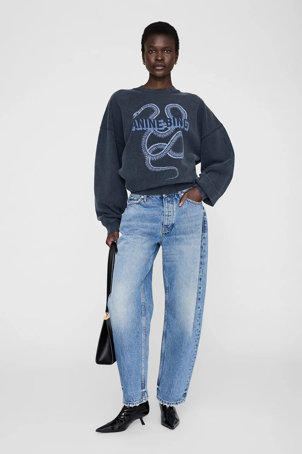 Harvey Crew Sweatshirt Snake in Washed Black