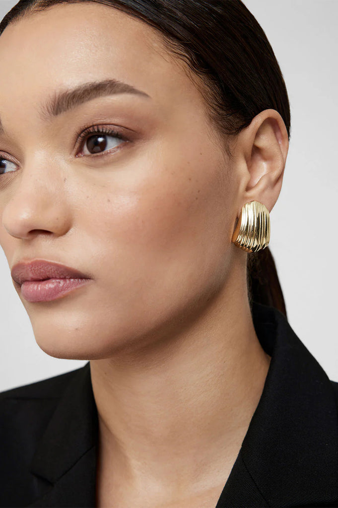 Ribbed Earrings in Gold