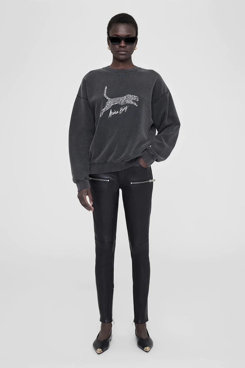 Spencer Sweatshirt Spotted Leopard in Washed Black