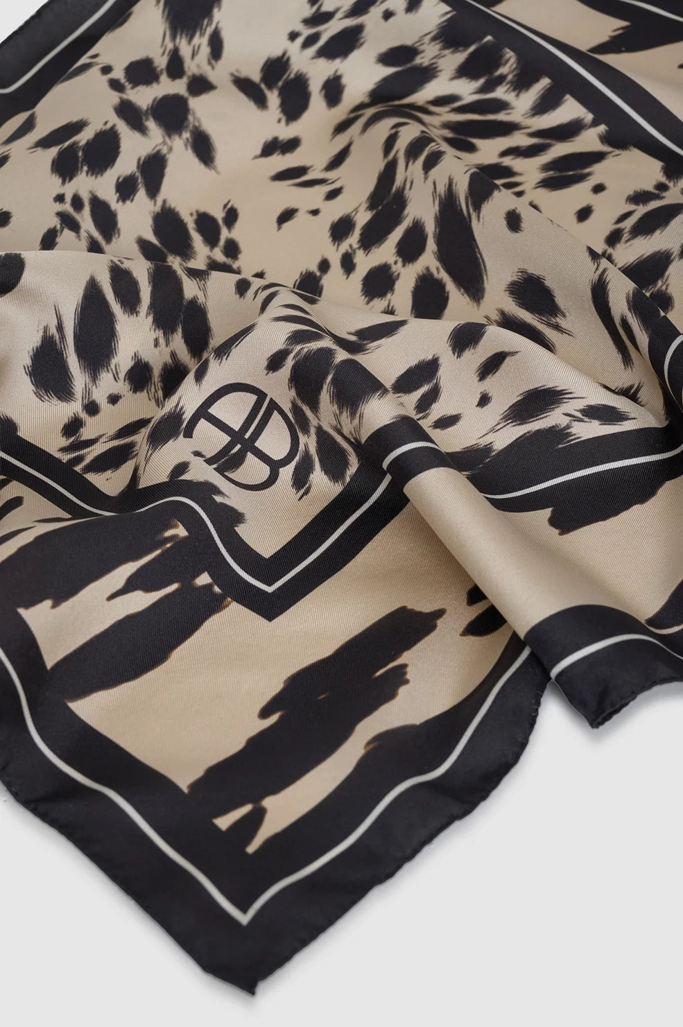 York Scarf Leopard in Pearl White
