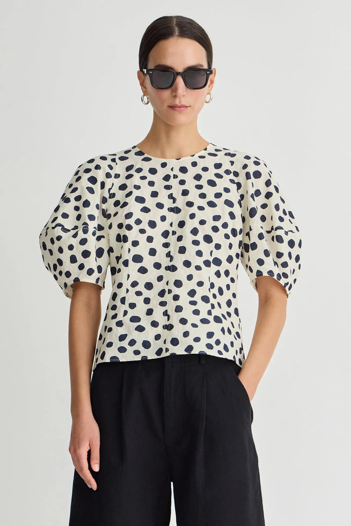 Lino Top in Yayoi Cream and Navy