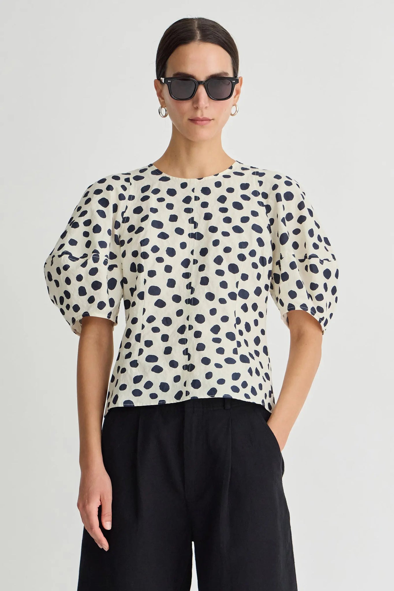 Lino Top in Yayoi Cream and Navy