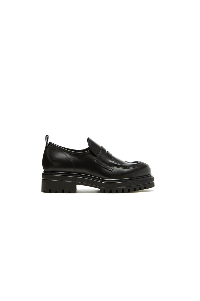 Refresh Leather Loafer in Black